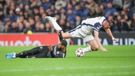 Radu Dragusin sah früh die Rote Karte