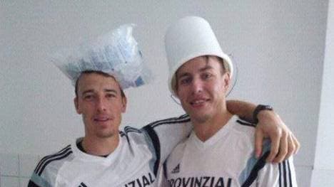 Dominik Klein und Filip Jicha sind sich für keinen Scherz zu schade.