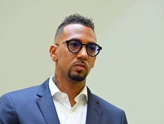 Die deutsche Nationalmannschaft qualifiziert sich für die WM 2026. Im entscheidenden Spiel gegen die Slowakei trumpft vor allem ein ehemaliger Bayern-Star auf, der Lob seiner ehemaligen Teamkollegen erntet. 