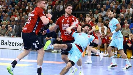 Johannes Golla im Duell mit Eric Balenciaga