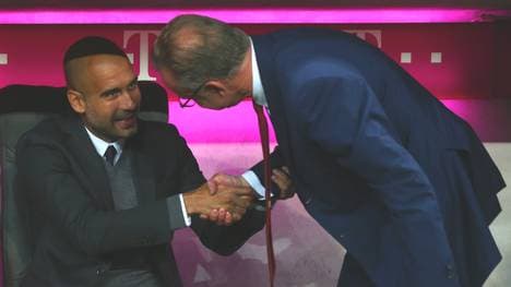 Karl-Heinz Rummenigge (r.) würde gerne mit Pep Guardiola verlängern