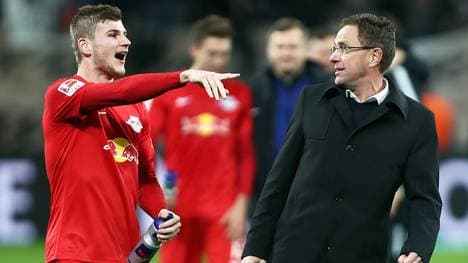 Ralf Rangnick (r.) ist überrascht vom bisherigen Saisonverlauf der Leipziger