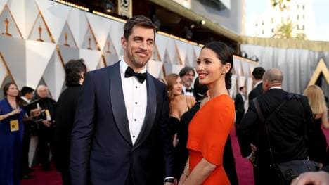 Aaron Rodgers (l.) begleitete Olivia Munn zur Oscar-Verleihung