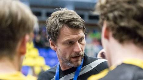 Auch Trainer Robert Hedin ist positiv getestet worden