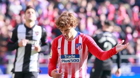 Antoine Griezmann spielt nach seinem Tor Luftgitarre