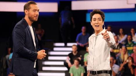 Dunya Hayali (mit Sven Voss) hört beim ZDF-Sportstudio auf
