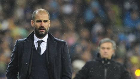 Pep Guardiola (l.) steht noch bis 2016 beim FC Bayern unter Vertrag - und könnte danach Jose Mourinhos Nachfolge antreten