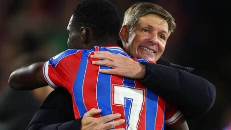 Oliver Glasner jubelt mit Crystal Palaces Ismaila Sarr