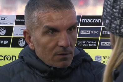 Brisante Szene: Trainer geht Reporterin an