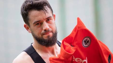 Amin Younes hat das Trikot von Eintracht Frankfurt dauerhauft ausgezogen
