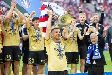 Podolski bei Pokalsieg von Haaland-Cousin übel gefoult