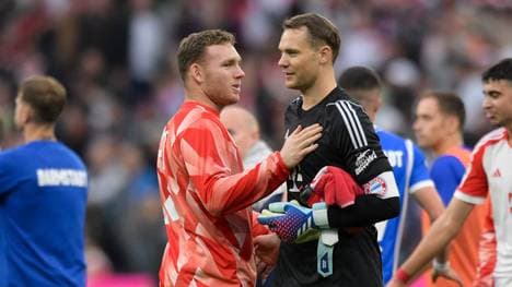 Daniel Peretz (l.) trainierte mit seinem Idol Manuel Neuer (r.)