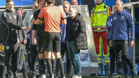 Gregoritsch (l.) im Gespräch mit Aytekin