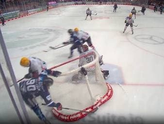 Die Highlights der Partie Iserlohn Roosters - Pinguins Bremerhaven aus der DEL im Video. 