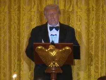 US-Präsident Donald Trump ehrt die aktive Fußball-Legende Cristiano Ronaldo im Weißen Haus. Der 79-Jährige hofft auf mehr Respekt von seinem Sohn Barron, nachdem er den Portugiesen vorgestellt hatte.