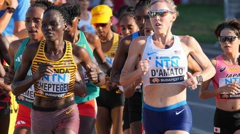 Rebecca Cheptegei (vorne links) wurde Opfer einer Straftat