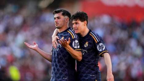 Brahim Diaz (l.) wurde von gegnerischen Fans für sein Tor beklatscht