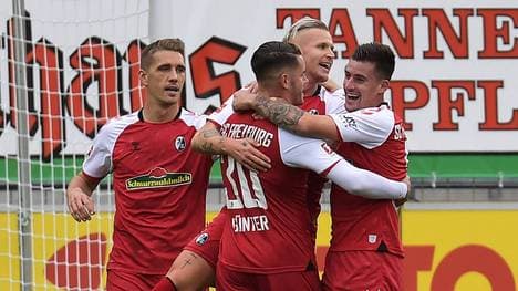 Baptiste Santamaria (r.) verlässt den SC Freiburg nach nur einem Jahr wieder in Richtung Frankreich