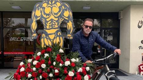 Arnold Schwarzenegger ehrt den ums Leben gekommenen Shad Gaspard