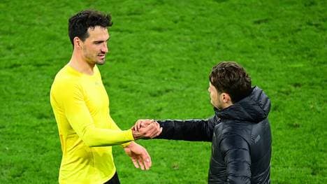 Mats Hummels (l.) und Edin Terzic (r.) klatschen sich ab