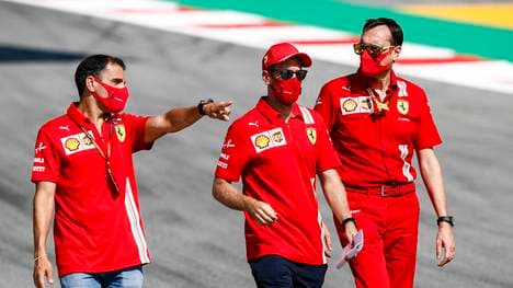 Sebastian Vettel (M.) hört am Saisonende 2020 bei Ferrari auf