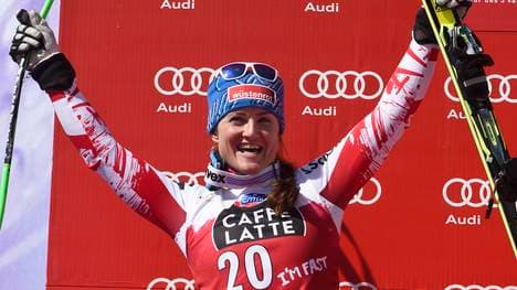 Die Österreicherin Elisabeth Görgl freut sich über einen Podiumsplatz 