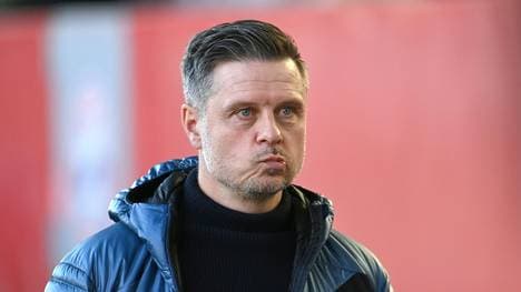 Straus stellt sich auf eine enge Gruppe ein