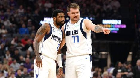 Die Zukunft von Luka Doncic (r.) und Kyrie Irving bei den Mavs ist unklar