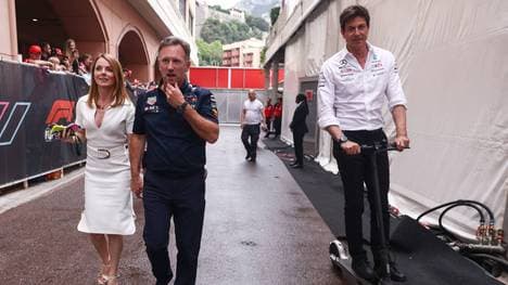 Christian Horner (m.) und Toto Wolff liefern sich einen verbalen Schlagabtausch