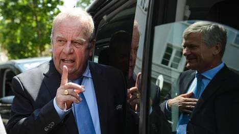 Michel D'Hooghe (l.) ist Chefmediziner der FIFA