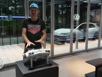 Wenn es um den Wolf im Schafspelz geht, dann ist der VW Golf R das perfekte Synonym dafür. 2002 baut VW mit dem R32 den ersten Über-Golf mit Sechszylinder und 241 PS. Jetzt sind Golf 8 GTI und R mit dem Facelift dran.