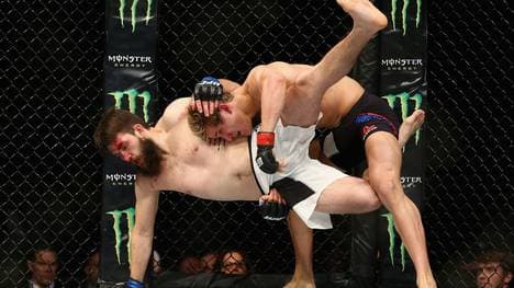 UFC-Talent Sage Northcutt (r.) verlor durch Aufgabe gegen Bryan Barberena