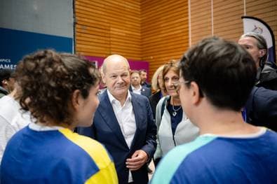 Bundes-Kanzler Olaf Scholz besucht die Weltspiele