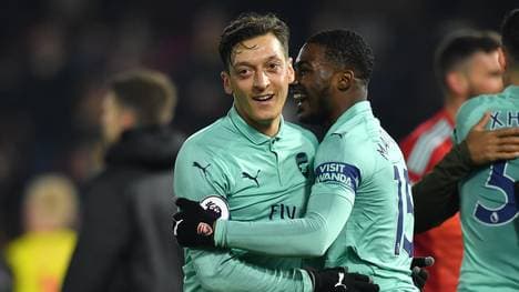 Mesut Özil (l.) besitzt beim FC Arsenal noch einen Vertrag bis 2021