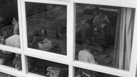 Original-Aufnahme aus dem Jahr 1971: Spieler von Chemie Halle nach der Brandkatastrophe