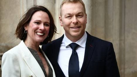 Chris Hoy (r.) und Ehefrau  Sarra Kemp im März 2025