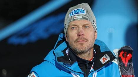 Cheftrainer des Damen-Skiteams Roland Assinger steht in der Kritik 