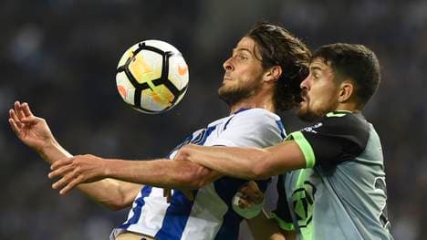 Goncalo Paciencia (l.) verstärkt Eintracht Frankfurt