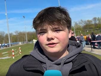 Der FC Schalke 04 führt sechs Spiele vor Saisonende die Tabelle der 2. Fußball-Bundesliga an. Die Fans von Königsblau geben preis, was sie alles für den Aufstieg ihrer Mannschaft geben würden.