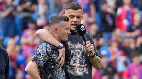 Granit Xhaka (r.) sprach bei der Verabschiedung seines Bruders Taulant über eine mögliche Rückkehr zum FC Basel