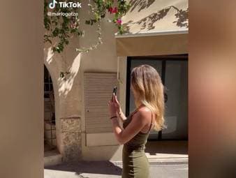 Weltmeister-Torschütze Mario Götze beweist wieder einmal Humor: In einem TikTok-Video nimmt er seine Frau Ann-Kathrin für ihr Influencer-Dasein aufs Korn.