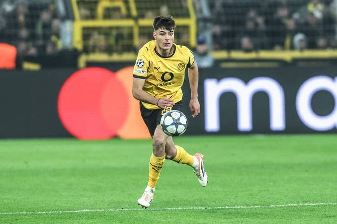 In der Luft gewinnt er jeden Zweikampf, am Boden keinen