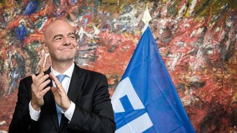 Gianni Infantino hat den Kooperationsvertrag mit dem World League Forum geschlossen