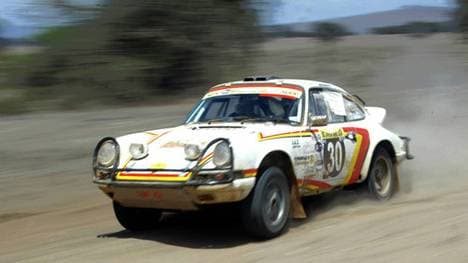 Björn Waldegaard hier im Porsche bei der Ost-Afrika-Rallye