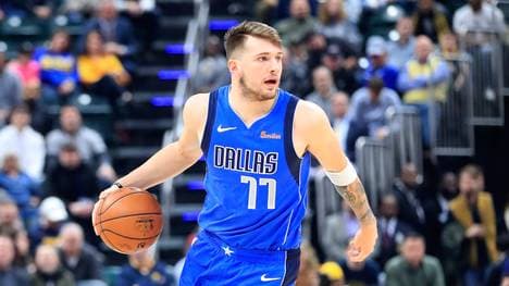 NBA: Dallas Mavericks schlagen Charlotte Hornets - Doncic mit Triple-Double Luka doncic führt die Dallas Mavericks zum Comeback-Sieg gegen die Portland Trailblazers