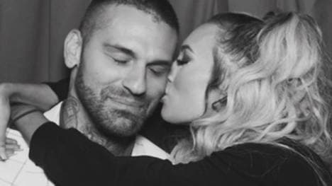 Corey Graves und Carmella werden Eltern