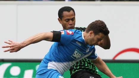 David Abraham (l.) leidet unter Adduktorenproblemen