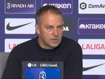 Lamine Yamal verließ trotz des 2:1-Erfolgs über Atlético Madrid frustriert den Platz. Barcelona-Trainer Hansi Flick verteidigt den Youngster dennoch nach der Partie.