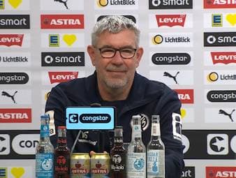 Urs Fischer hat den 1. FSV Mainz 05 aus der Krise geführt. Er übernahm als Tabellenletzter am 14. Spieltag und hat jetzt drei Spieltage vor Saisonende den sicheren Klassenerhalt geschafft. Der Trainer lobt sein Team und gibt die Erlaubnis zum feiern.