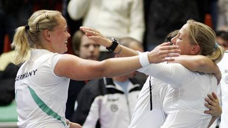 Germany's Anna-Lena Groenenfeld (L), Tat